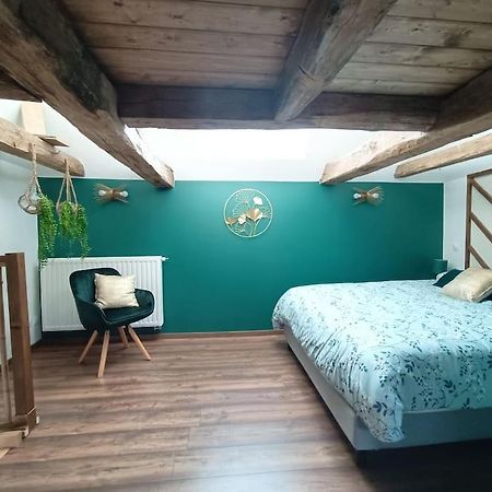 Appartement Independant La Tour Des Tuileries Aydoilles Bagian luar foto