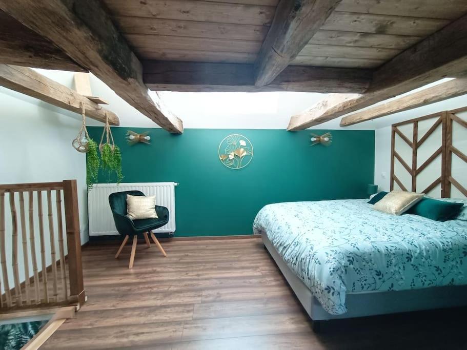 Appartement Independant La Tour Des Tuileries Aydoilles Bagian luar foto