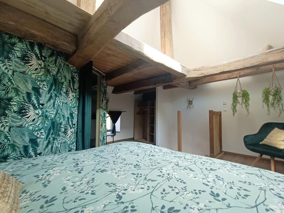 Appartement Independant La Tour Des Tuileries Aydoilles Bagian luar foto